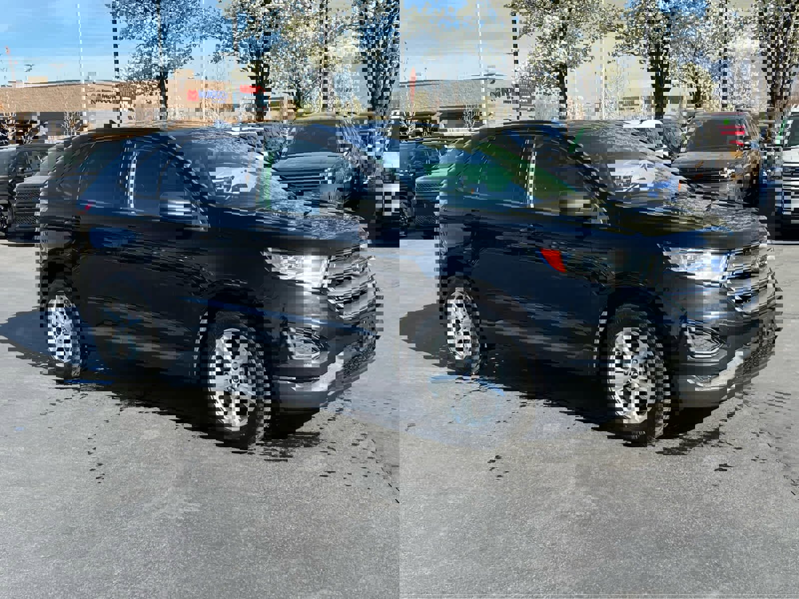 Used 2017 Ford Edge SE image 5