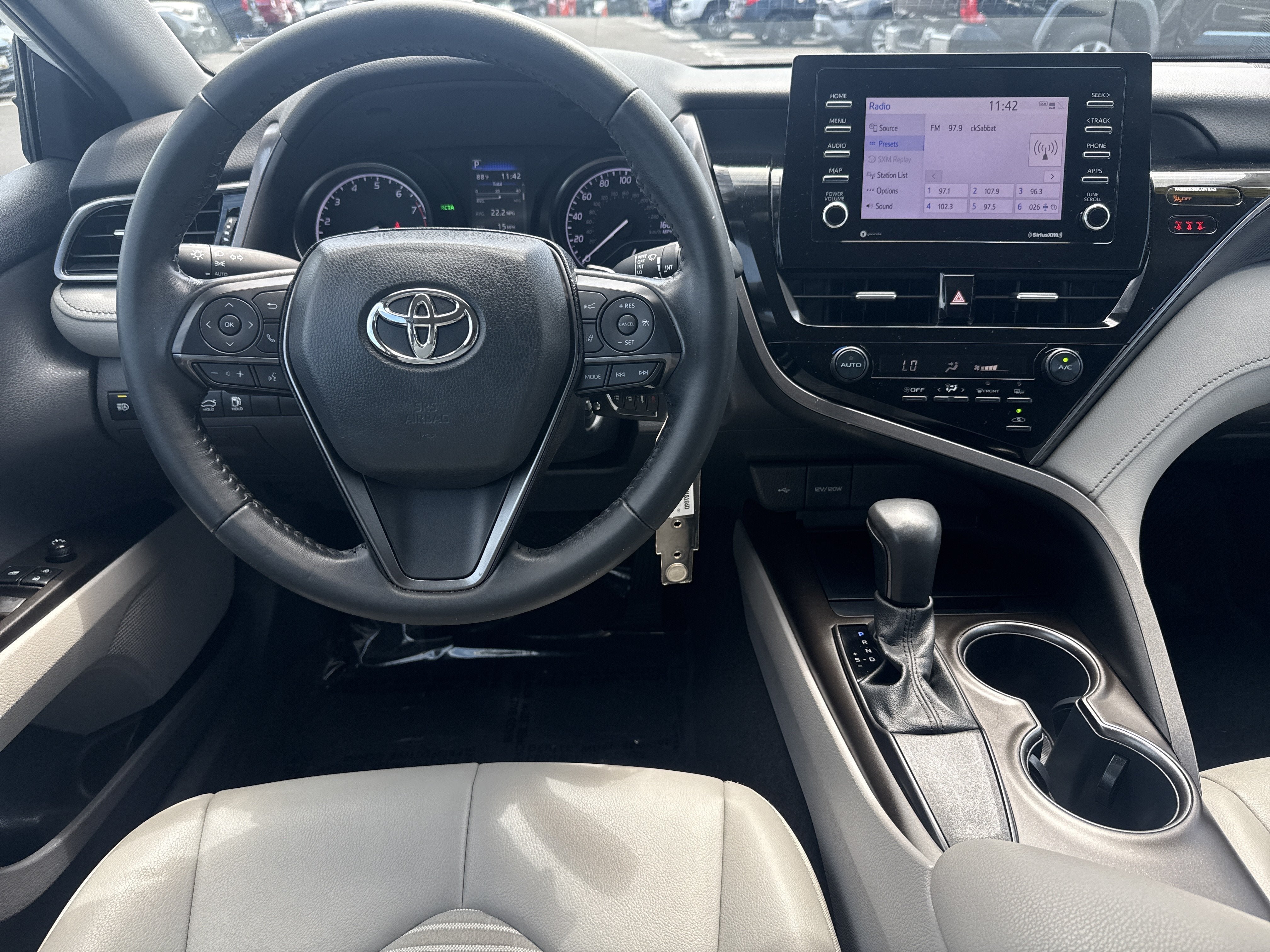 Used 2021 Toyota Camry SE FWD image 14