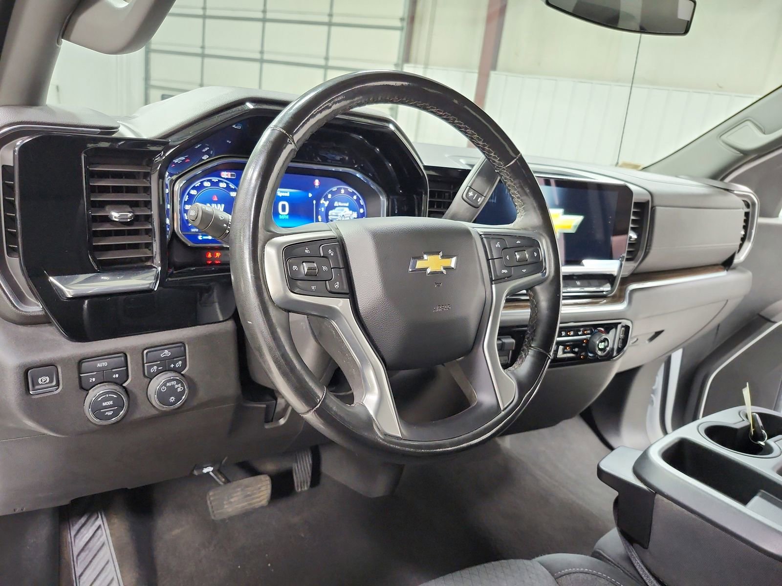 Used 2025 Chevrolet Silverado 1500 LT AWD/4WD image 18