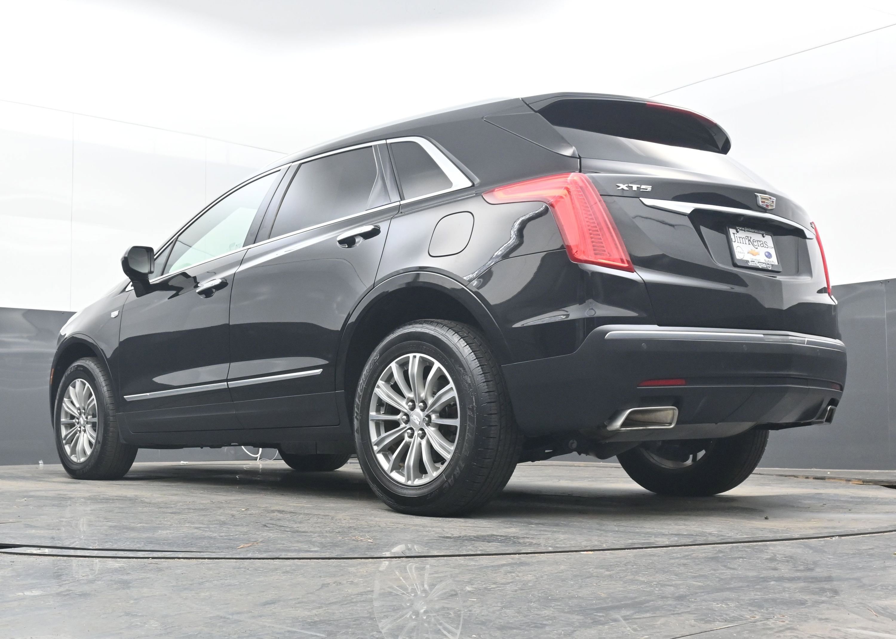 Used 2018 Cadillac XT5 Luxury w/ Driver Awareness Package image 26