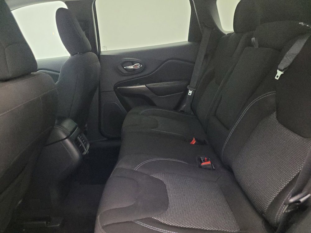 Used 2020 Jeep Cherokee Latitude FWD image 18