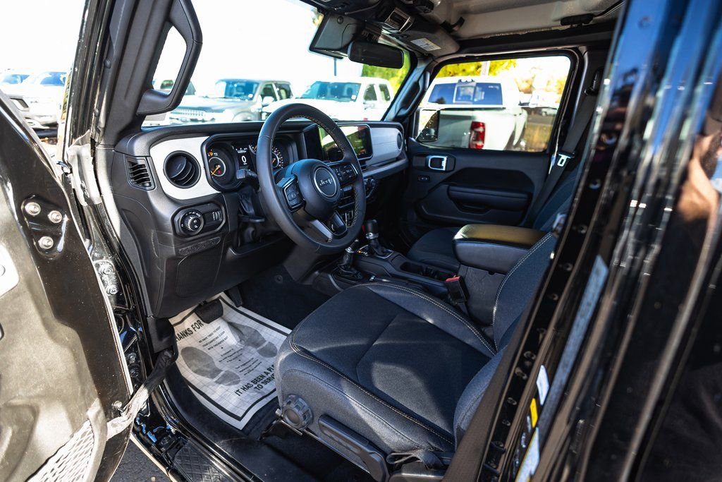 Used 2024 Jeep Gladiator Sport image 22