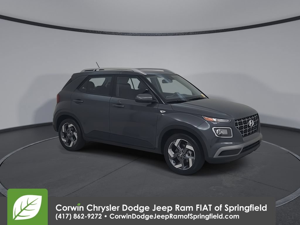 Used 2025 Hyundai Venue SEL FWD image 2