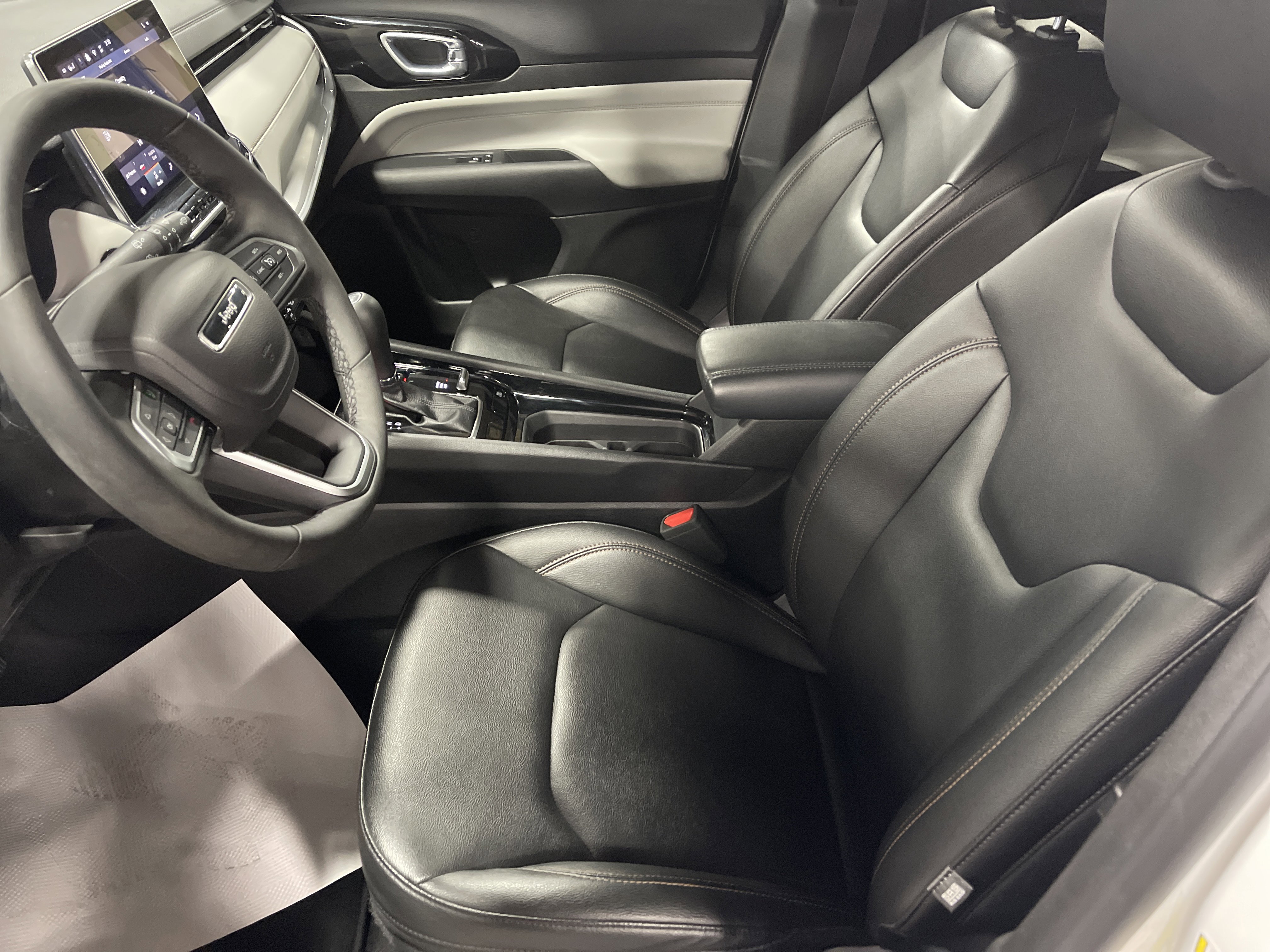 Used 2024 Jeep Compass Limited image 9