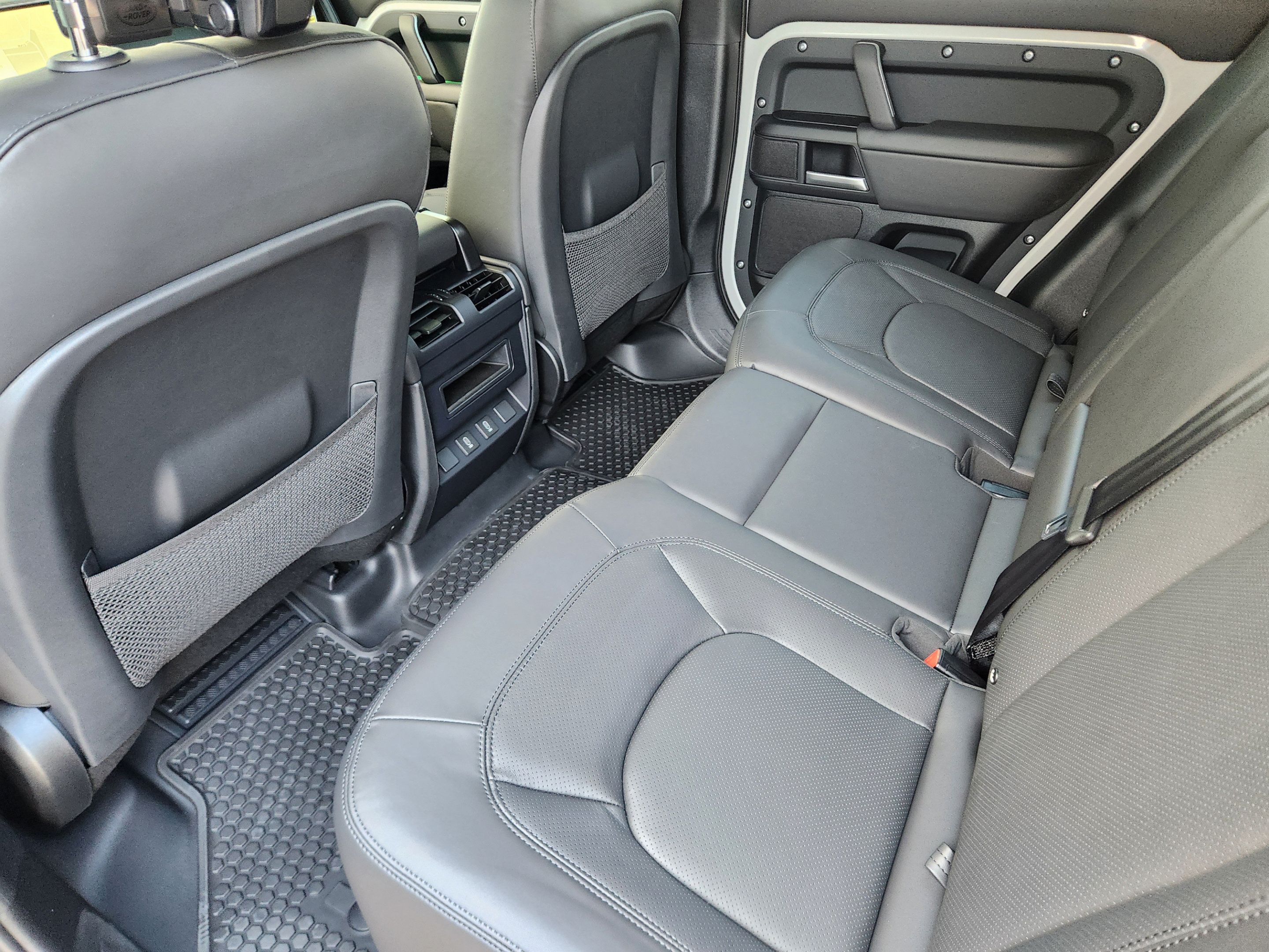 New 2026 Land Rover Defender 110 X-Dynamic SE AWD/4WD image 26