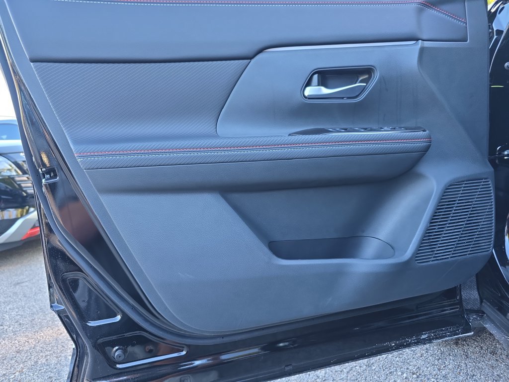 New 2027 Nissan Kicks SR w/ SR Premium Package FWD image 18