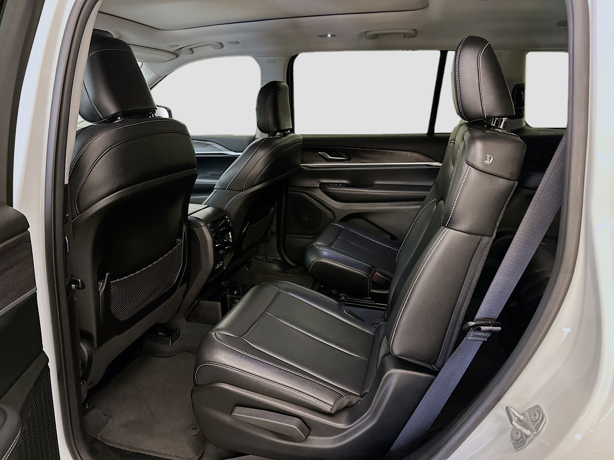 Used 2023 Jeep Grand Cherokee L Limited image 30