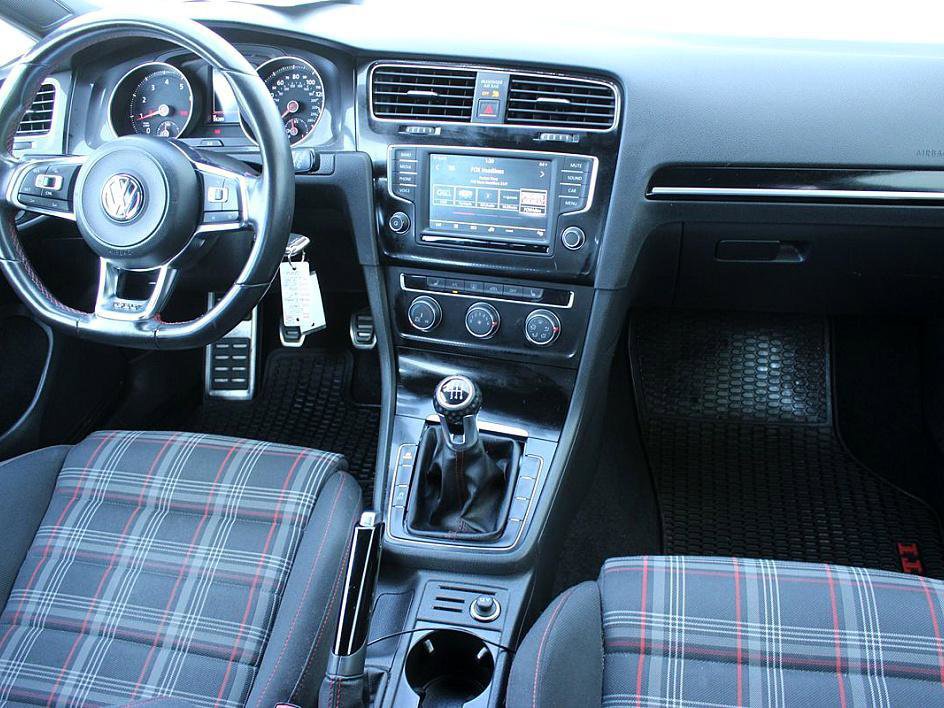 Used 2017 Volkswagen GTI Sport image 20
