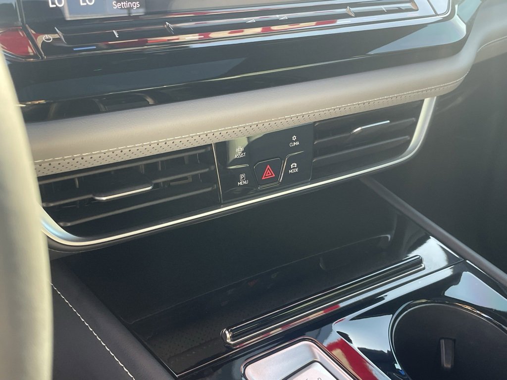 Used 2024 Volkswagen Atlas Cross Sport SEL R-Line image 16