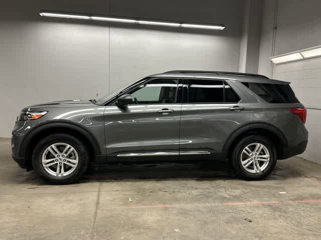 Used 2024 Ford Explorer XLT w/ Equipment Group 202A AWD/4WD image 2