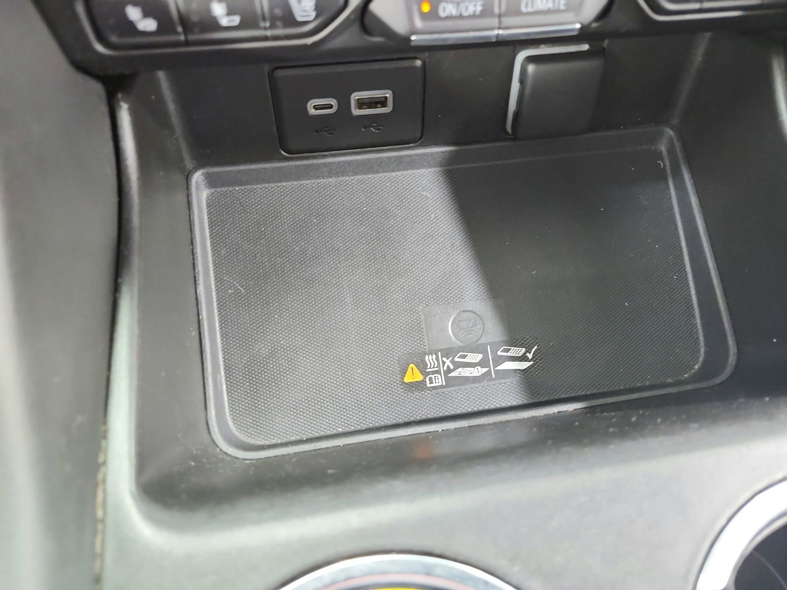 Used 2023 Chevrolet Suburban Premier image 33