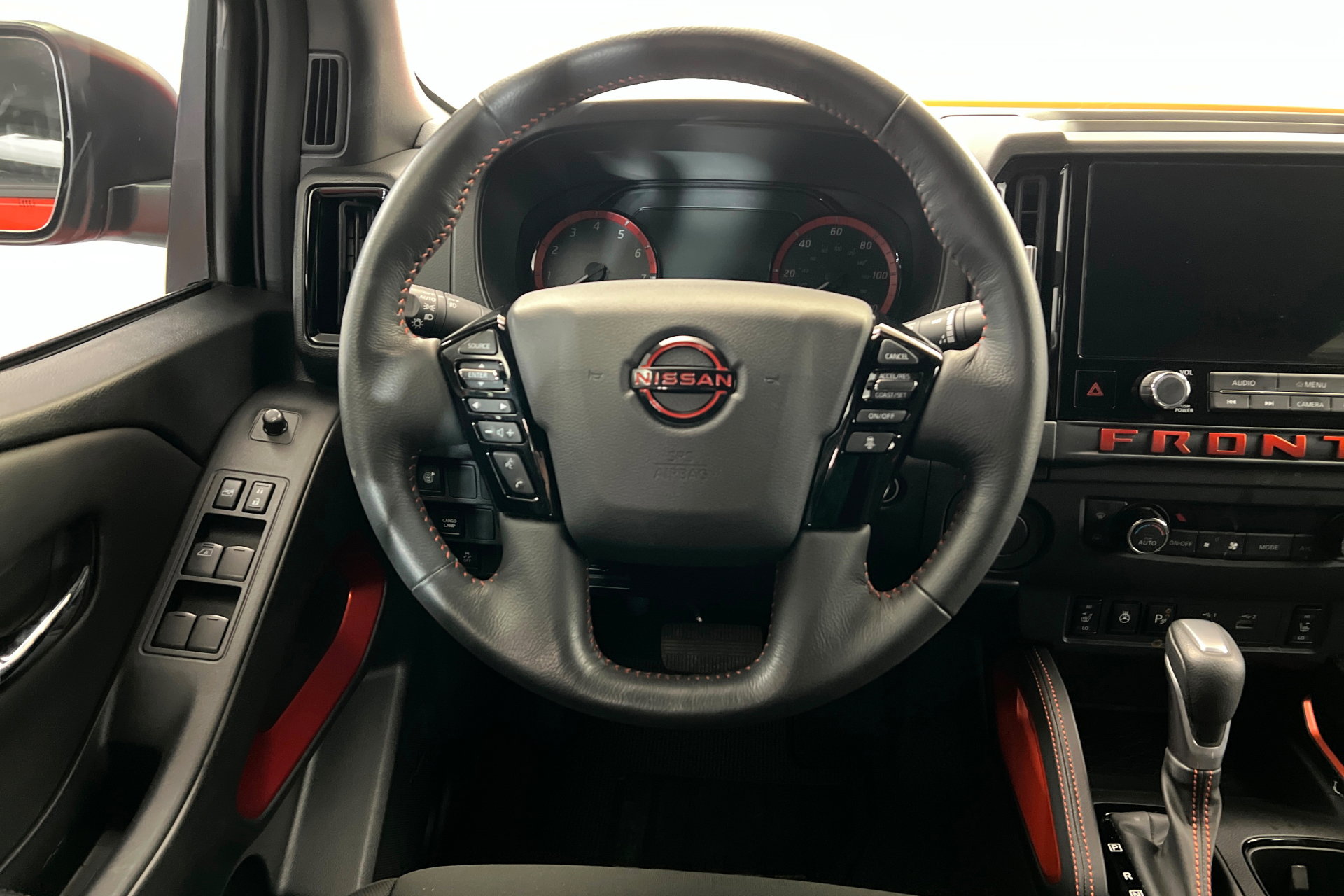 Used 2025 Nissan Frontier Pro-X w/ Pro Convenience Package image 12