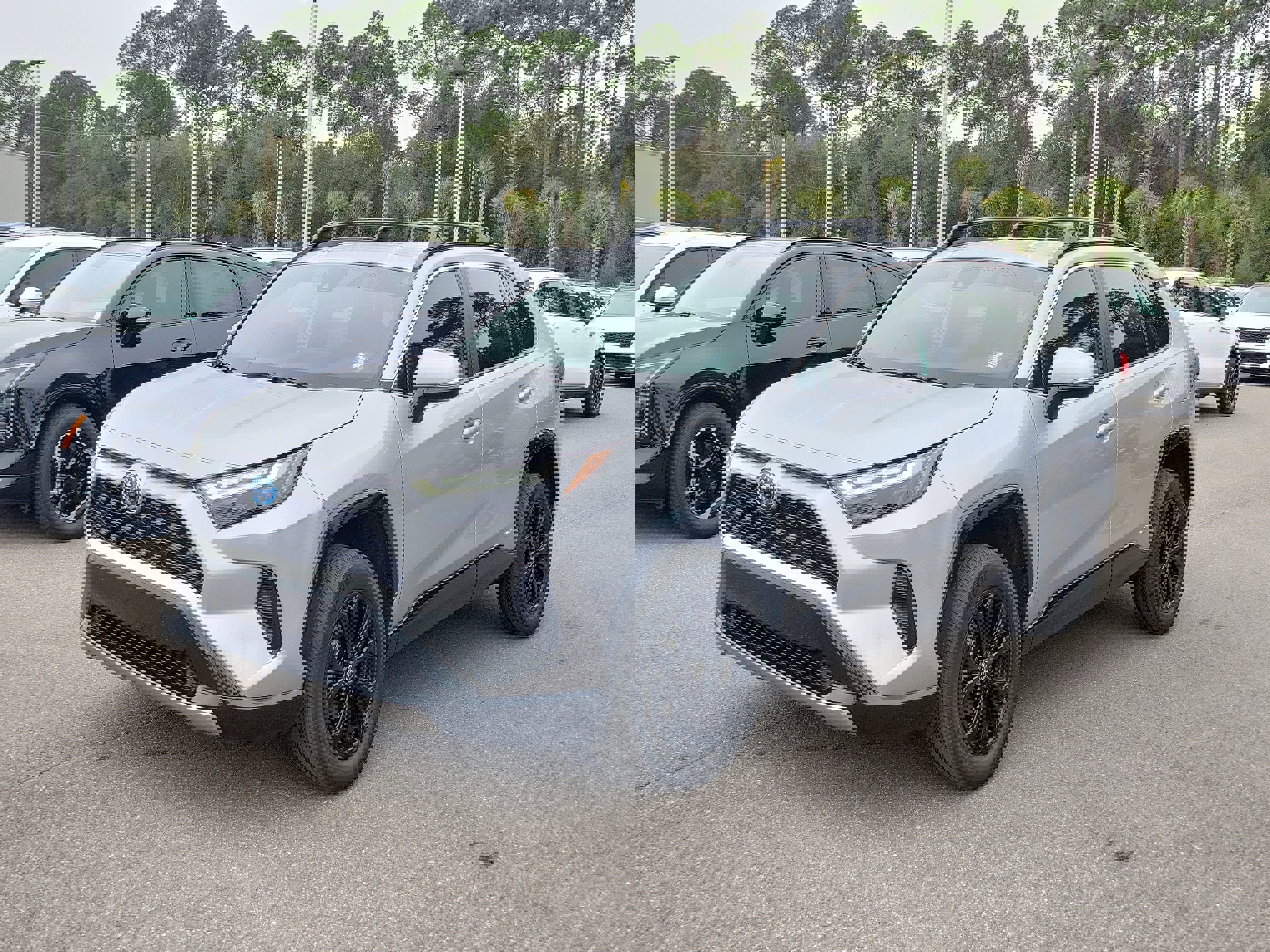 Used 2023 Toyota RAV4 SE image 3