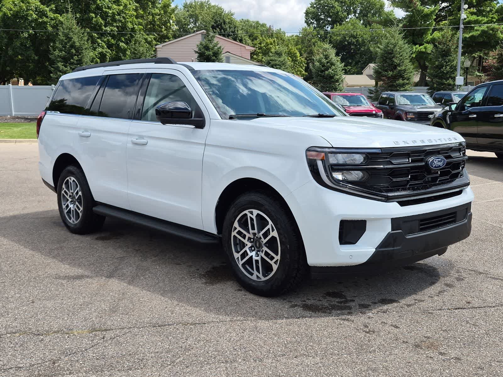 New 2026 Ford Expedition Active AWD/4WD image 2