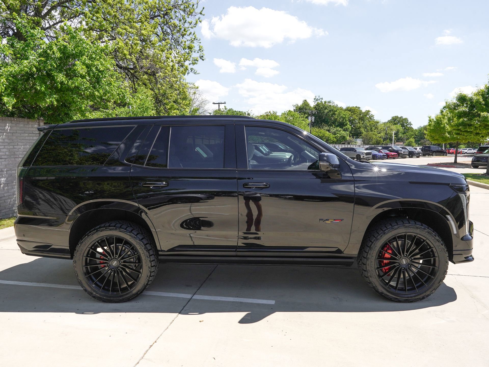 Used 2026 Cadillac Escalade V w/ LPO, ONYX Package image 5