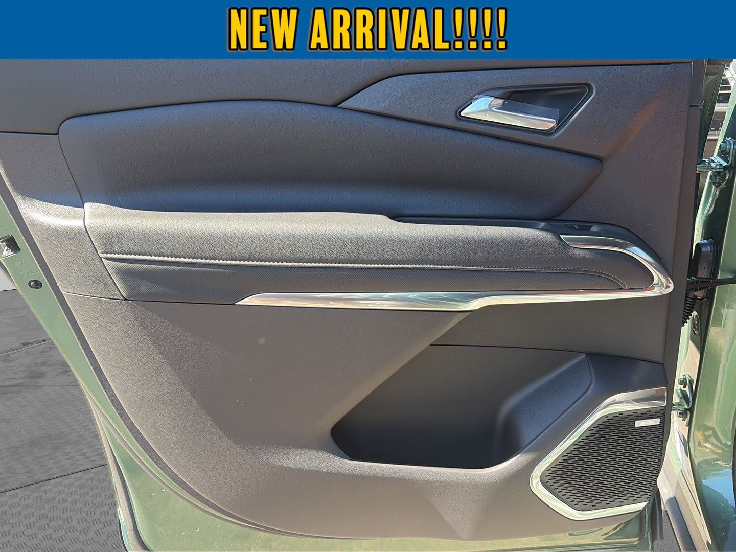 New 2027 Chevrolet Traverse Z71 w/ Enhanced Driving Package AWD/4WD image 32