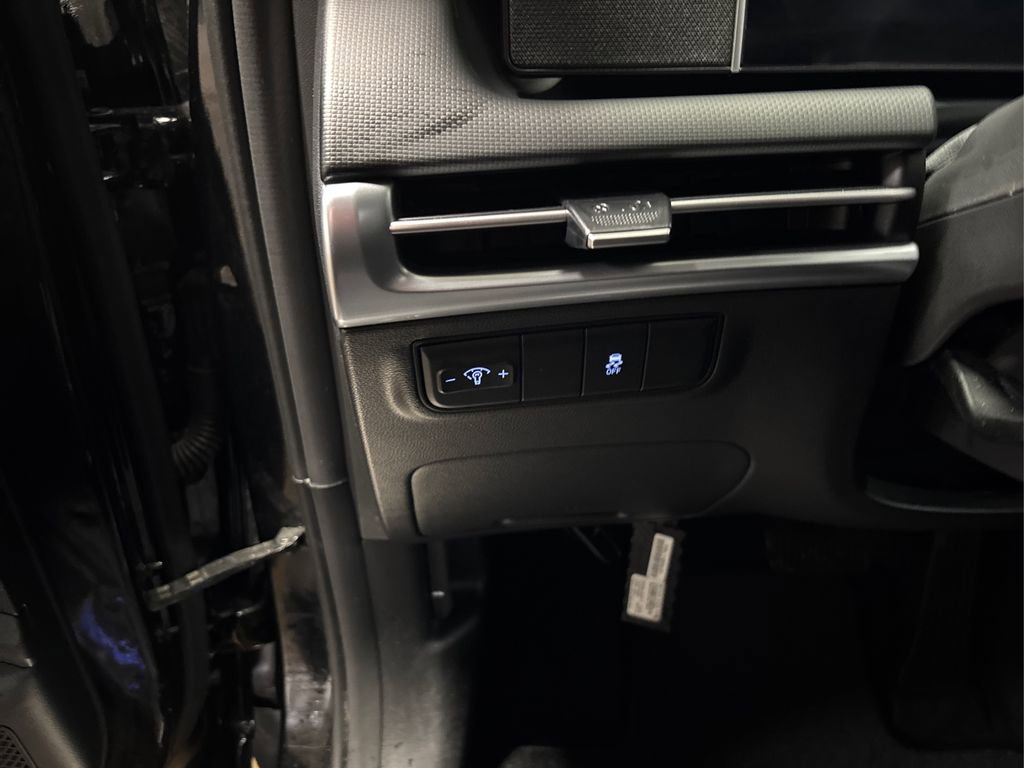 Certified 2025 Hyundai Tucson SE image 36