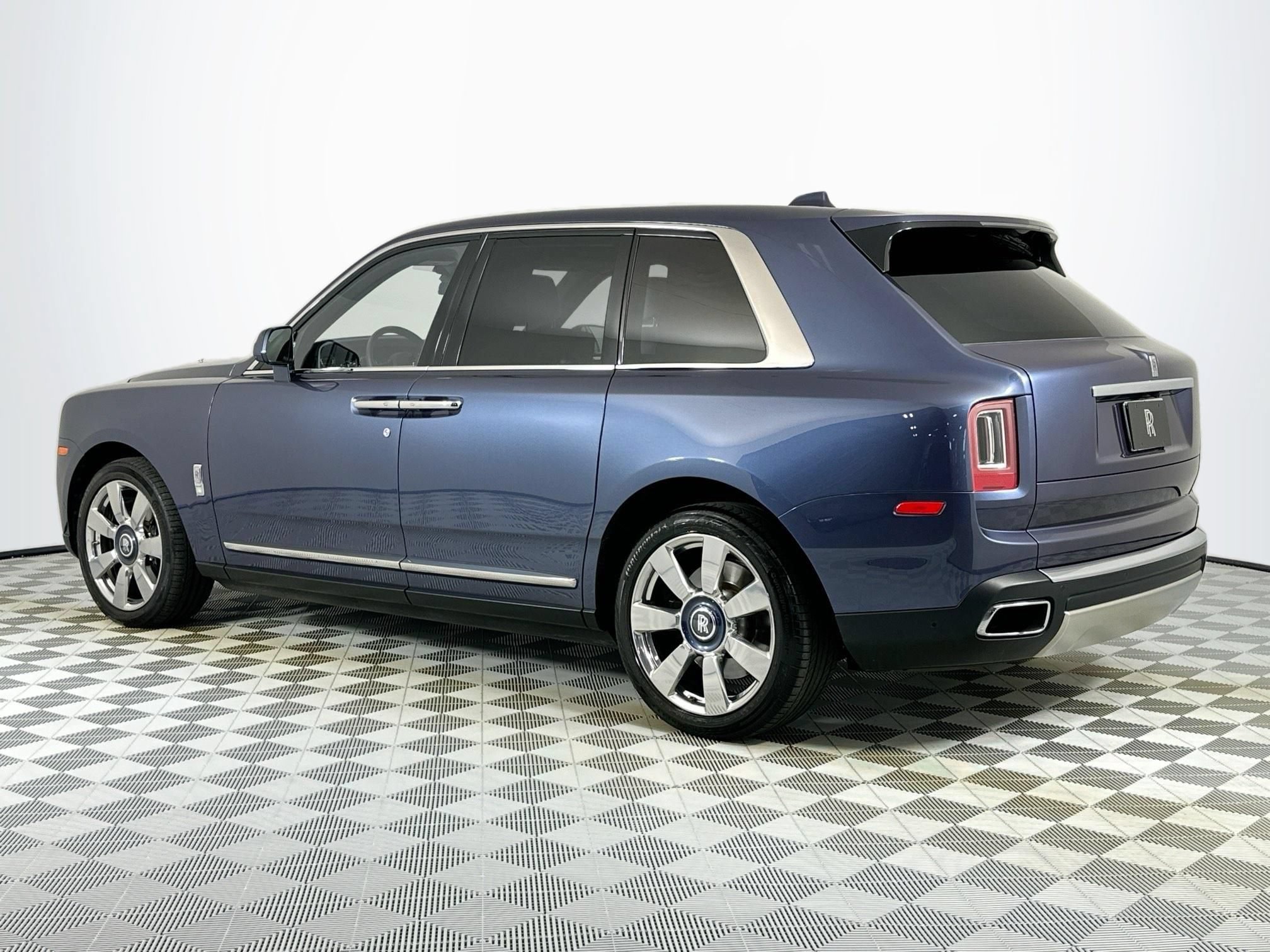 Certified 2019 Rolls-Royce Cullinan AWD/4WD image 2