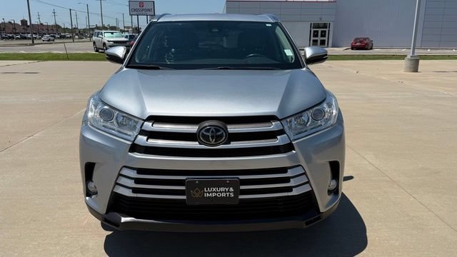 Used 2019 Toyota Highlander XLE FWD image 11