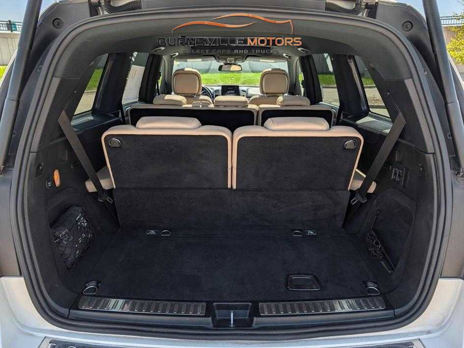 Used 2010 Mercedes-Benz C 300 Sport image 38