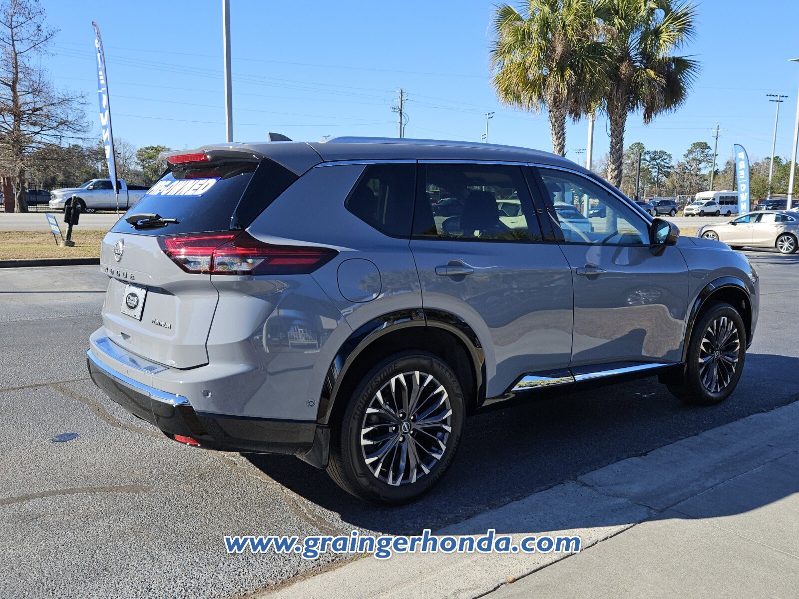 Used 2024 Nissan Rogue Platinum image 5