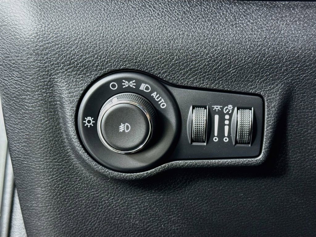 Used 2022 Jeep Compass Trailhawk w/ Trailhawk Elite Group AWD/4WD image 23