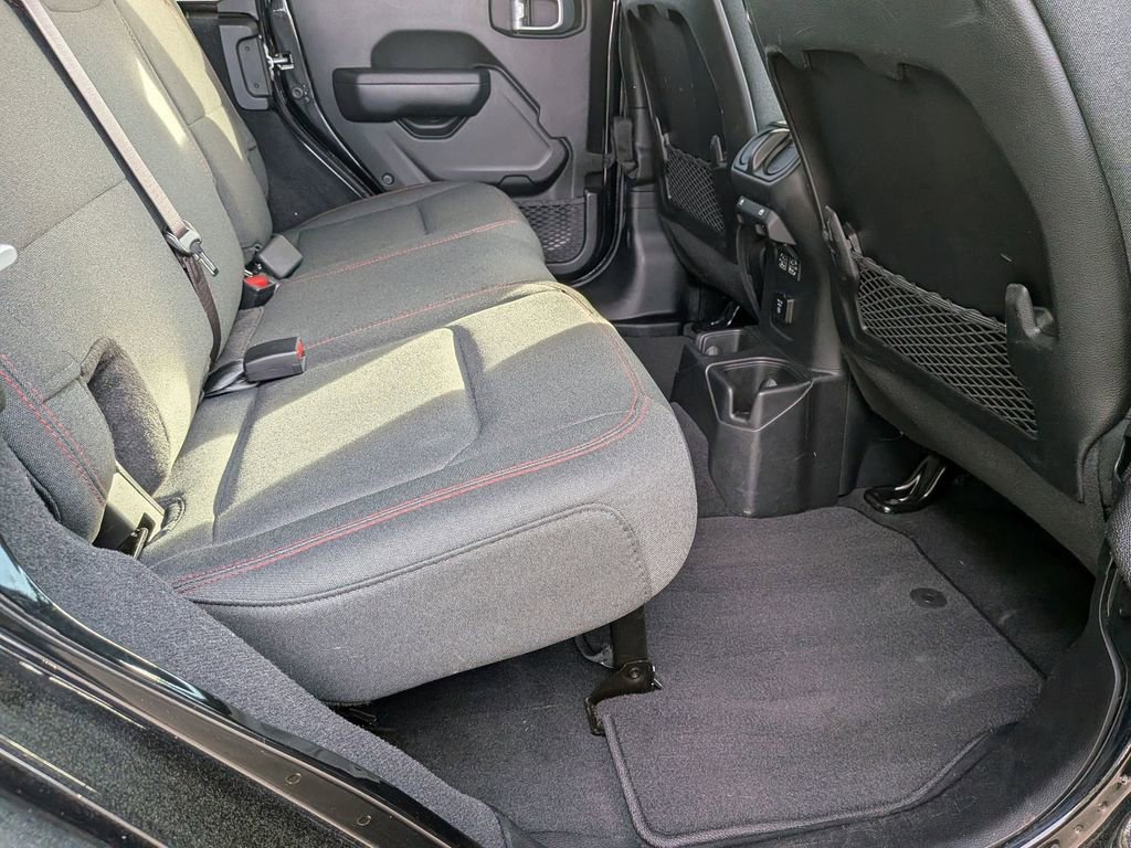 Used 2025 Jeep Wrangler Unlimited Rubicon w/ Convenience Group image 26