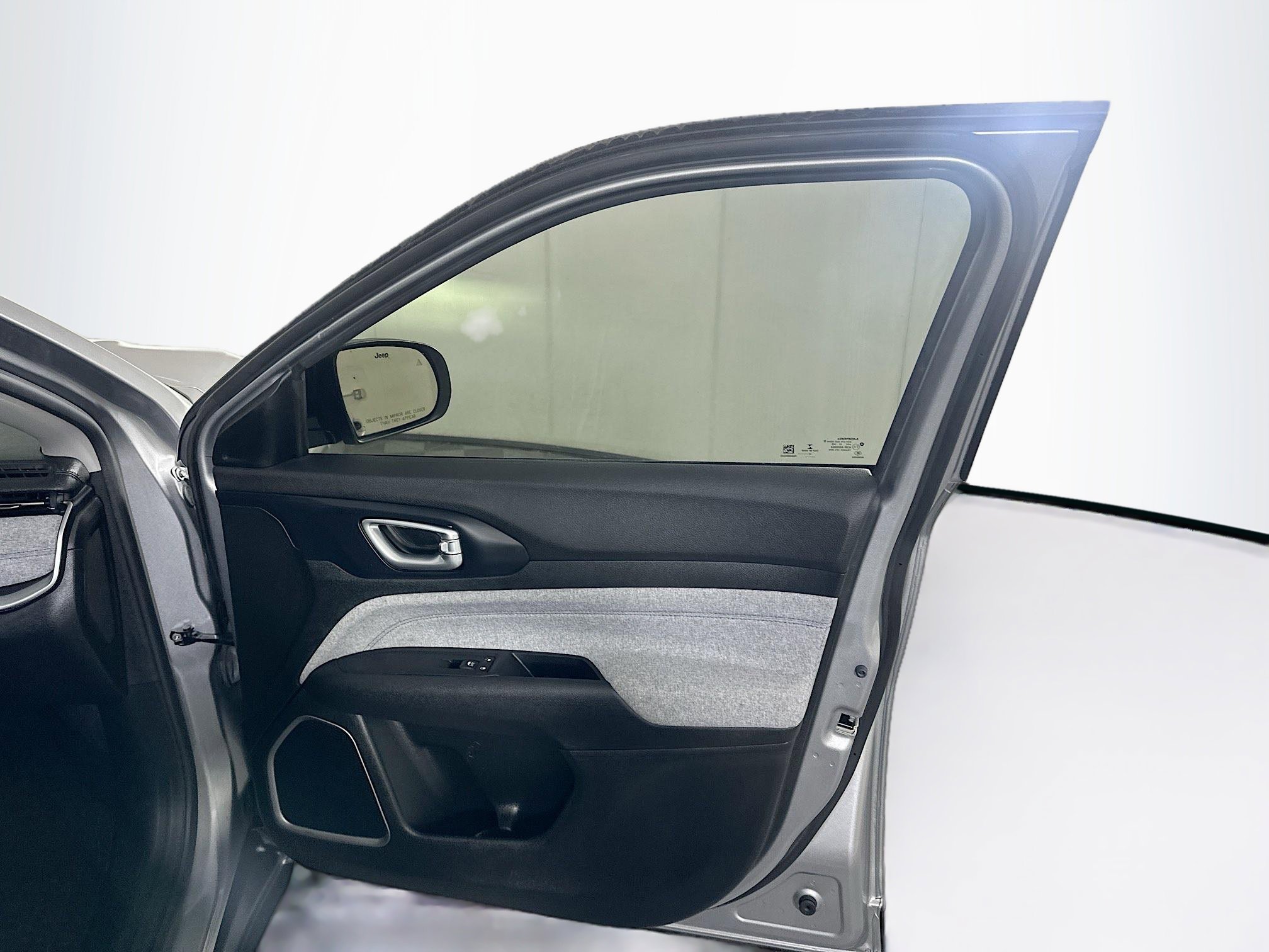 Used 2022 Jeep Compass Latitude image 30