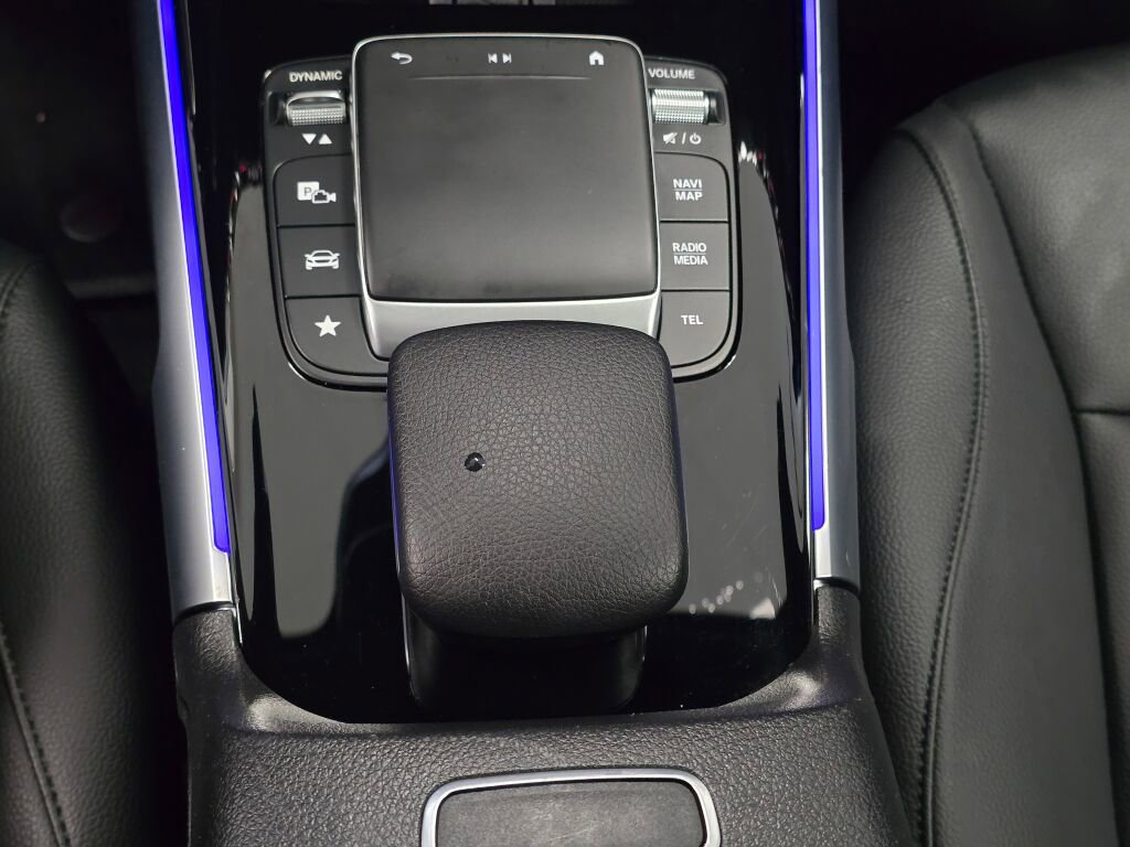 Used 2022 Mercedes-Benz EQB 350 4MATIC image 16