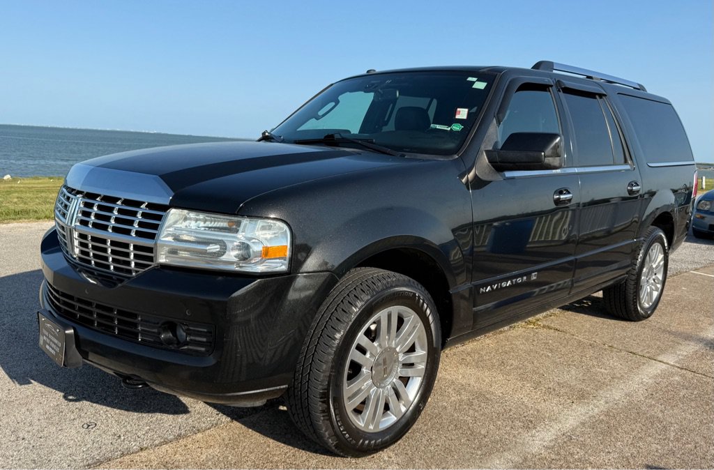 Used 2013 Lincoln Navigator L 4WD w/ HD Trailer Tow Pkg image 1