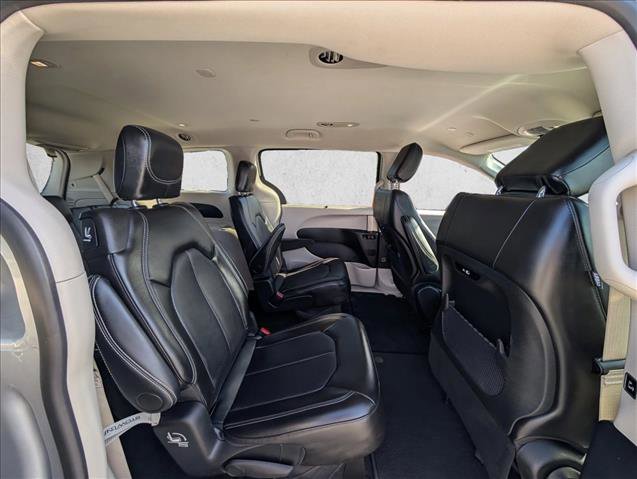 Used 2024 Chrysler Pacifica Touring-L image 19