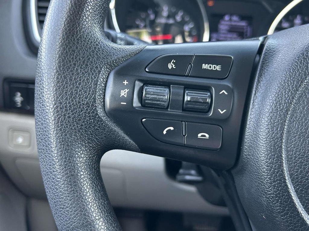 Used 2021 Kia Sedona LX FWD image 18
