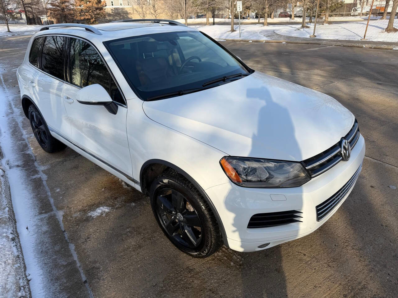 Used 2013 Volkswagen Touareg Sport image 13