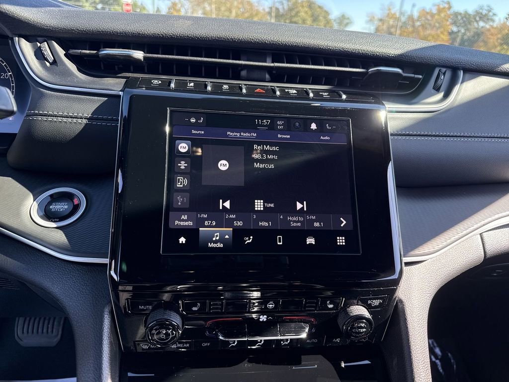 New 2025 Jeep Grand Cherokee L Laredo w/ Luxury Tech Group I image 22