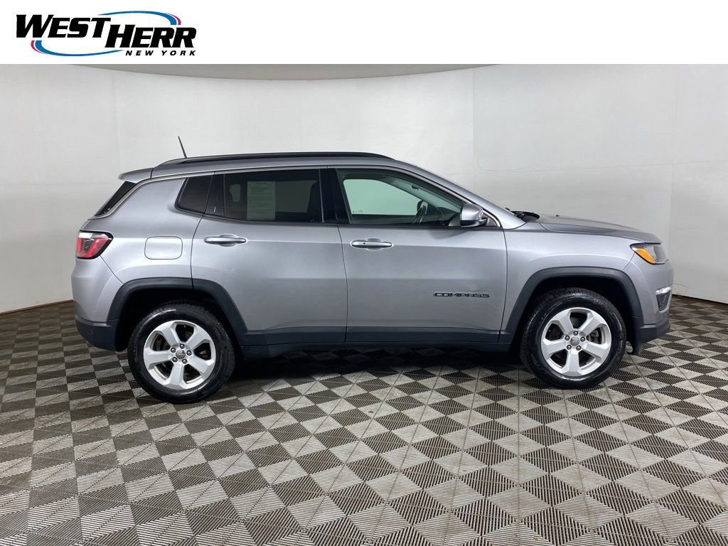 Used 2018 Jeep Compass Latitude AWD/4WD image 2