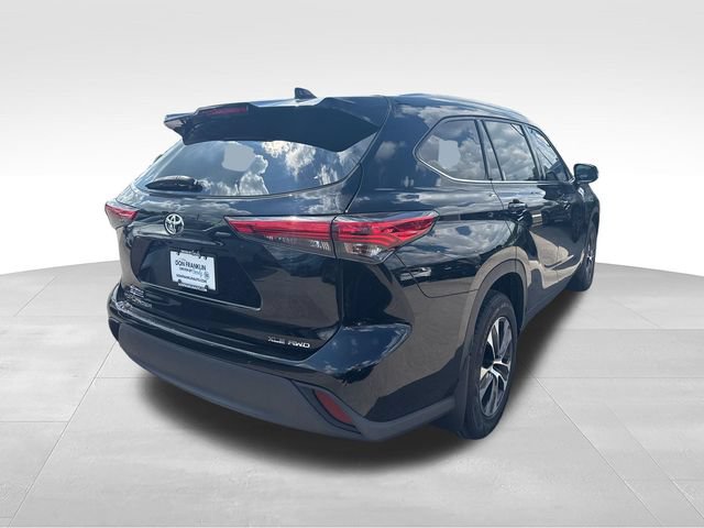 Used 2021 Toyota Highlander XLE AWD/4WD video 5