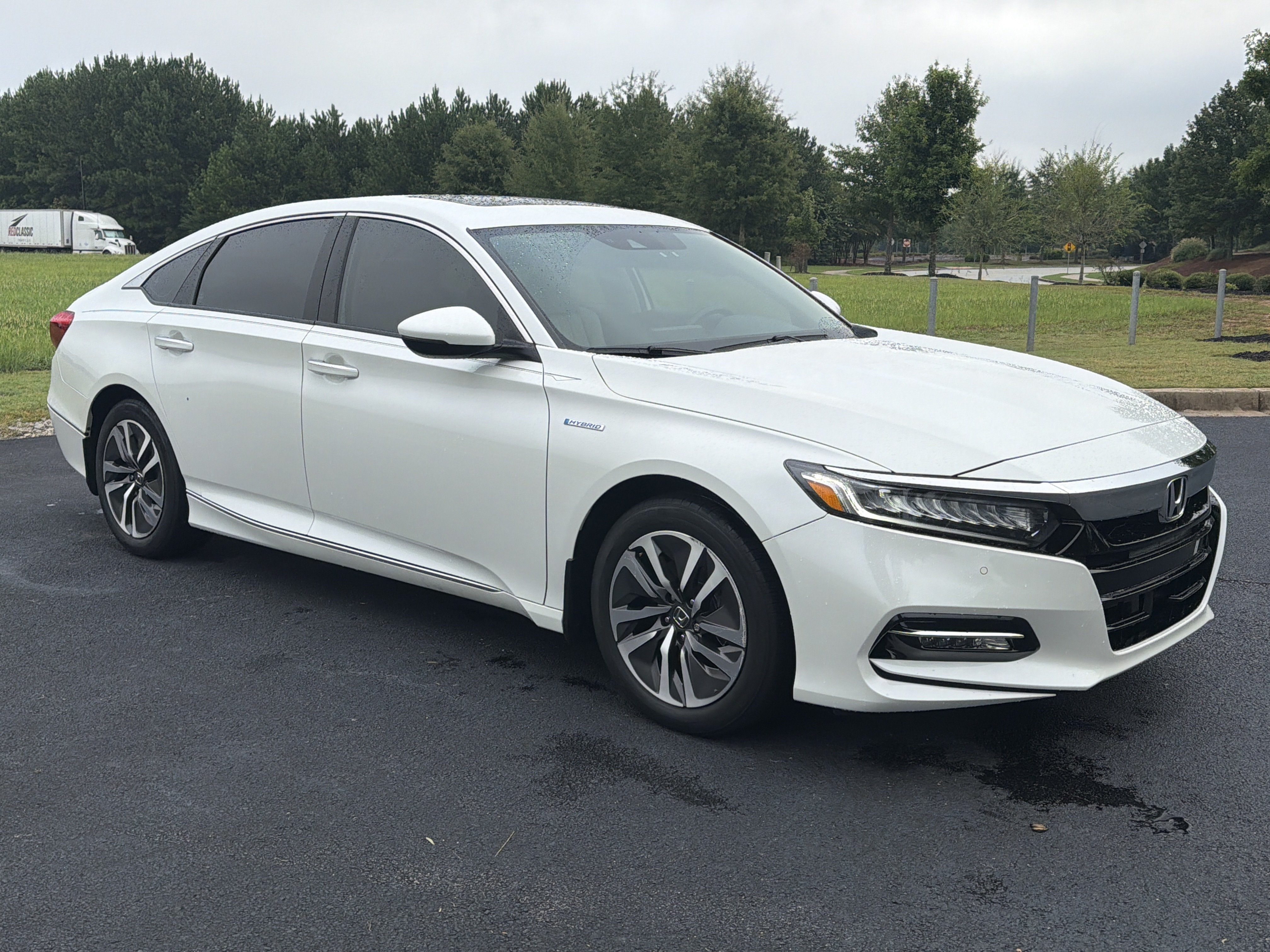 Used 2018 Honda Accord Touring image 2
