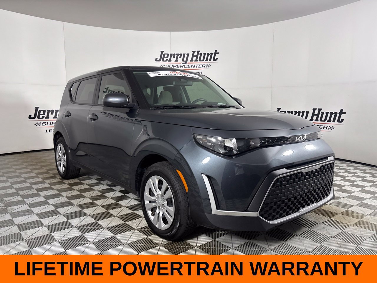 Used 2025 Kia Soul LX FWD image 4