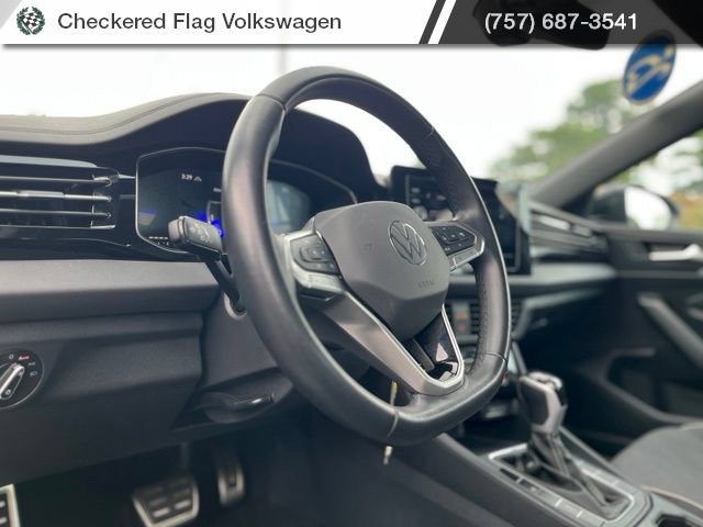 Used 2025 Volkswagen Jetta Sport FWD image 17
