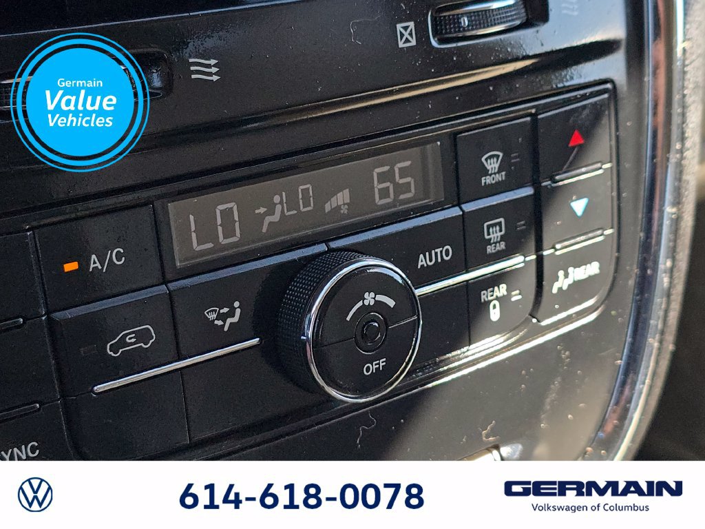 Used 2014 Chrysler Town & Country Touring FWD image 29