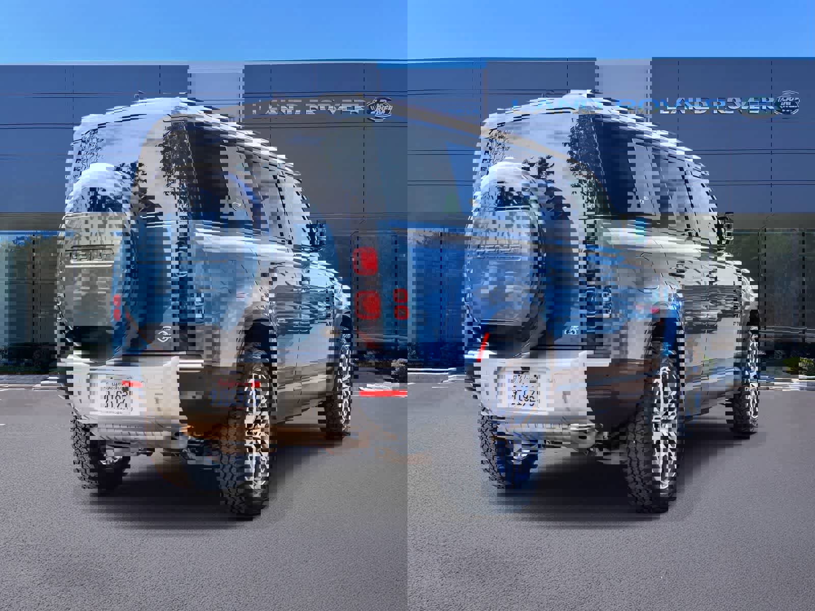 Used 2023 Land Rover Defender 110 S image 4