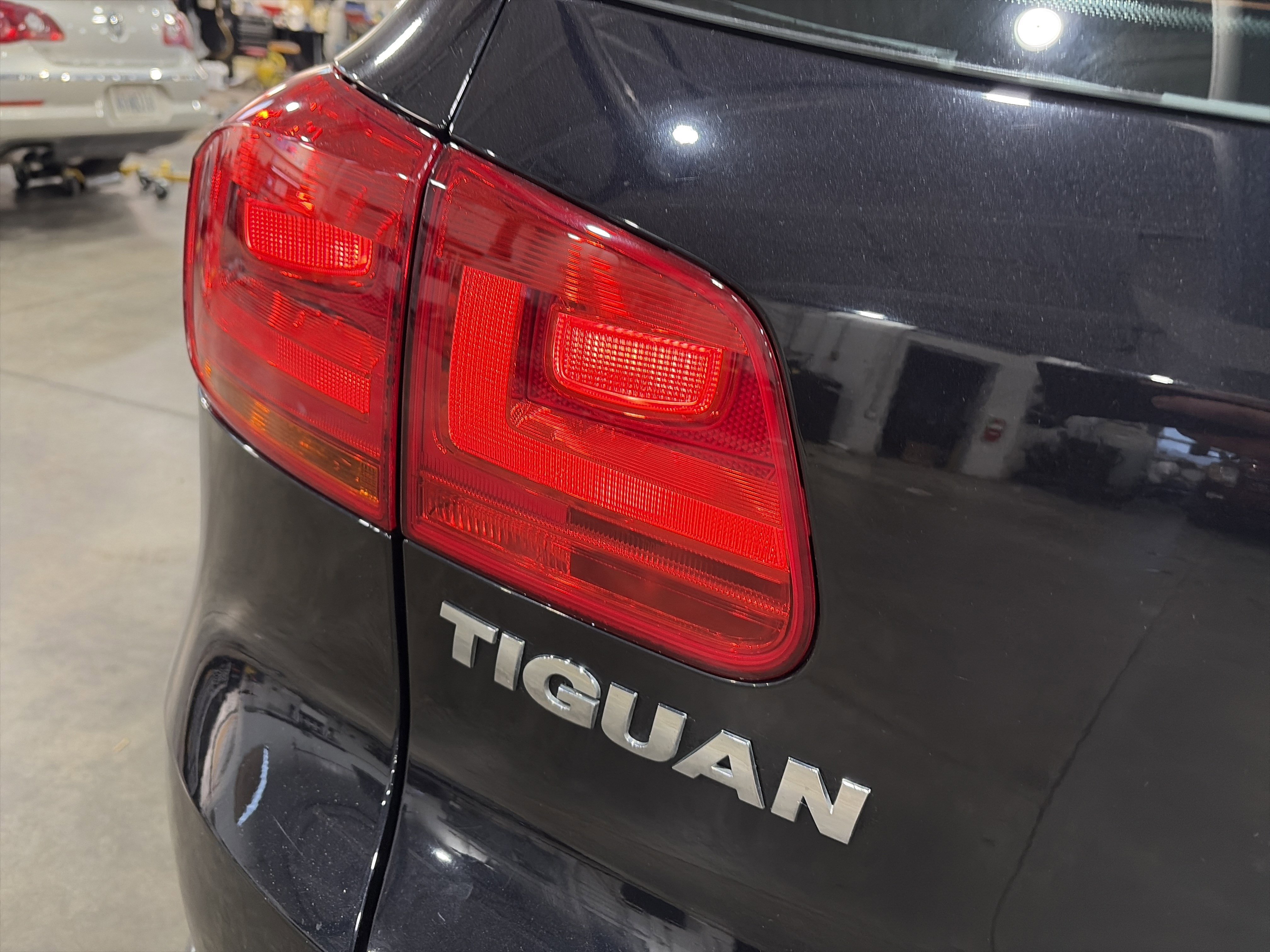 Used 2017 Volkswagen Tiguan S image 7