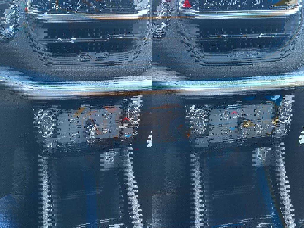 New 2026 Jeep Compass Limited image 24