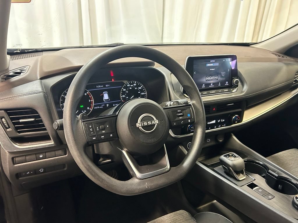 Used 2023 Nissan Rogue SV AWD/4WD image 2
