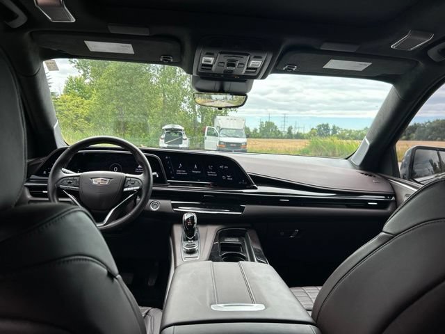 Certified 2022 Cadillac Escalade ESV Premium Luxury Platinum w/ LPO, Radiant Package AWD/4WD image 11