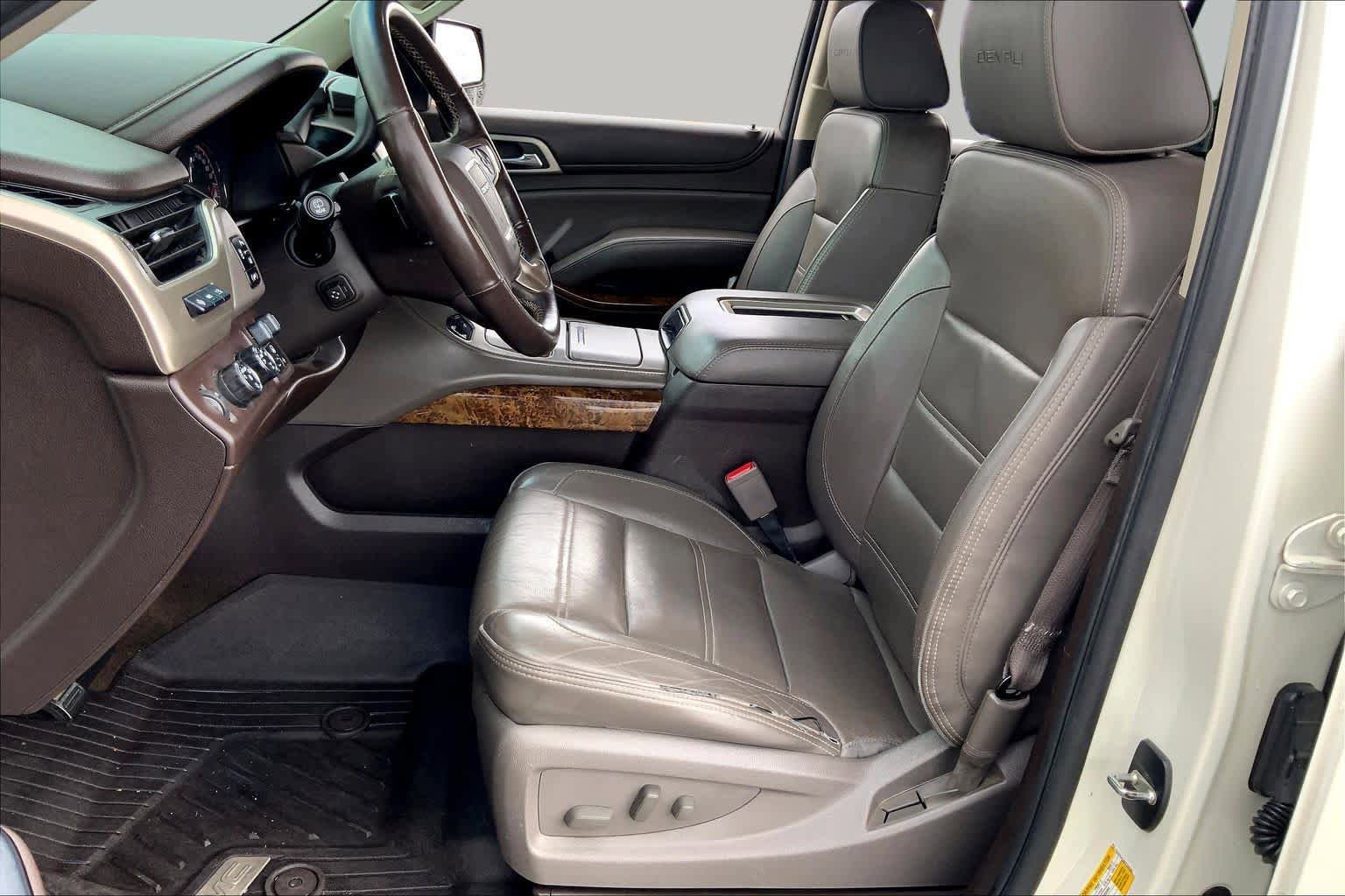 Used 2015 GMC Yukon Denali w/ Touring Package AWD/4WD image 7