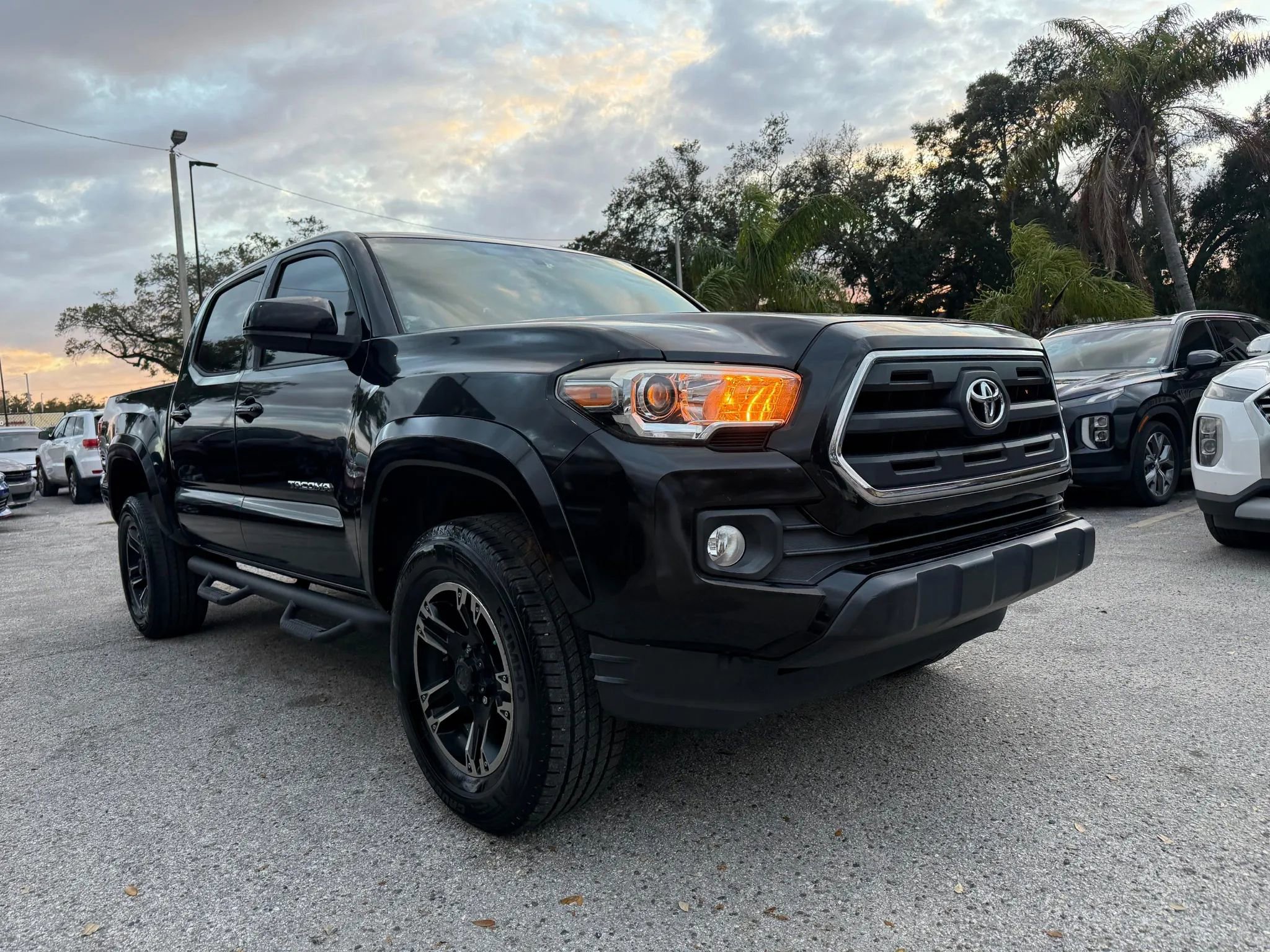 Used 2017 Toyota Tacoma SR5 image 3