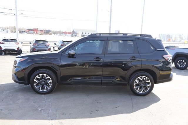 Used 2025 Subaru Forester Premium image 6