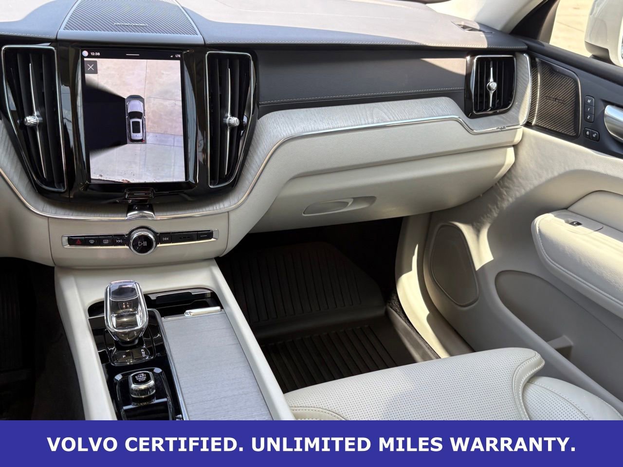 Certified 2023 Volvo XC60 B5 Ultimate w/ Climate Package image 15