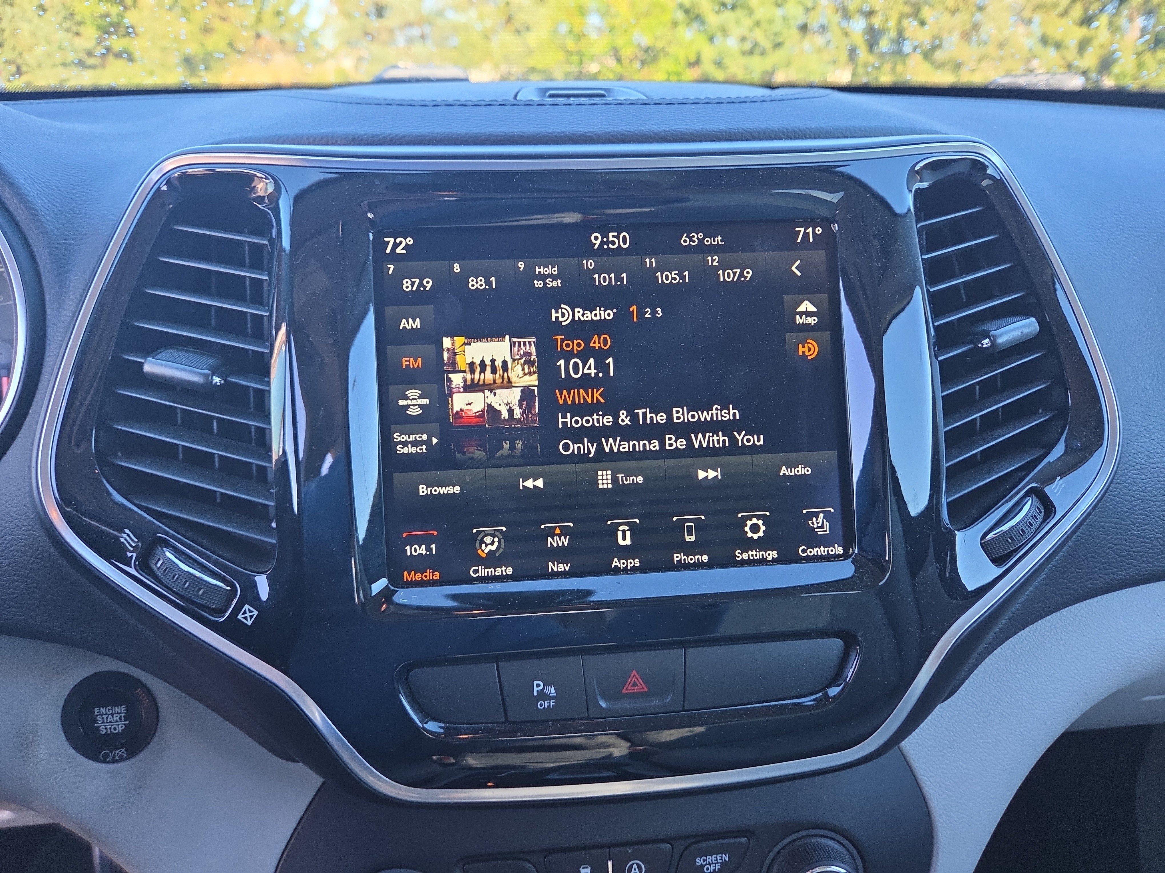 Used 2019 Jeep Cherokee Limited AWD/4WD image 6